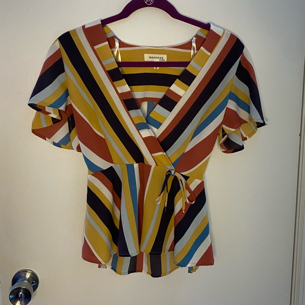 🤍SUPER CUTE NEVER WORN SHIRT🤍